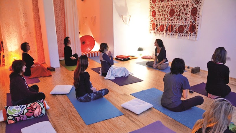 Mu Nandasri Hatha Yoga