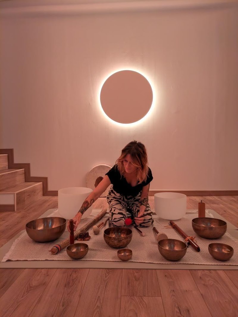 Marie DEVEVEY | Massage Taoïste du ventre "Chi Nei Tsang" ◇ Sonothérapie ◇ Voyages Sonores ◇ Reiki ◇ Relaxation en entreprise